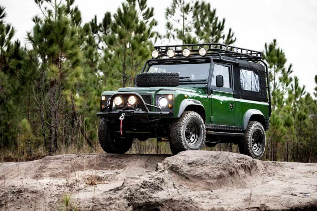 Американские тюнеры модернизировали Land Rover Defender 90