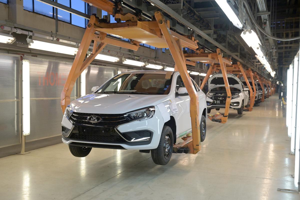 ОАР: в 2024 году производство автомобилей в России рекордно вырастет на 42%