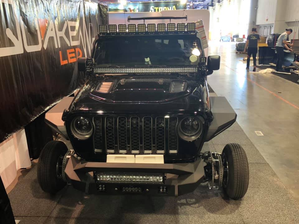 Тюнеры построили Jeep Gladiator с колесами, как у «Оки»
