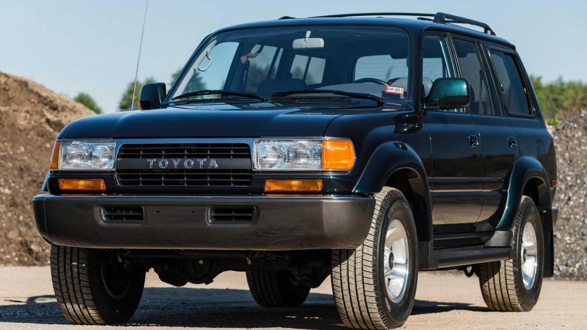Классические Toyota Land Cruiser без труда преодолевают скалы пустыни Моав