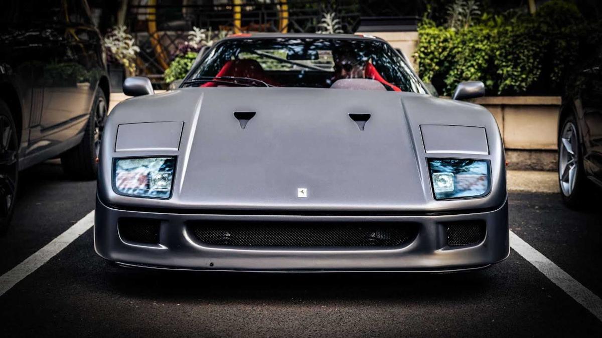 Это самый редких Ferrari F40 с матовом серым кузовом