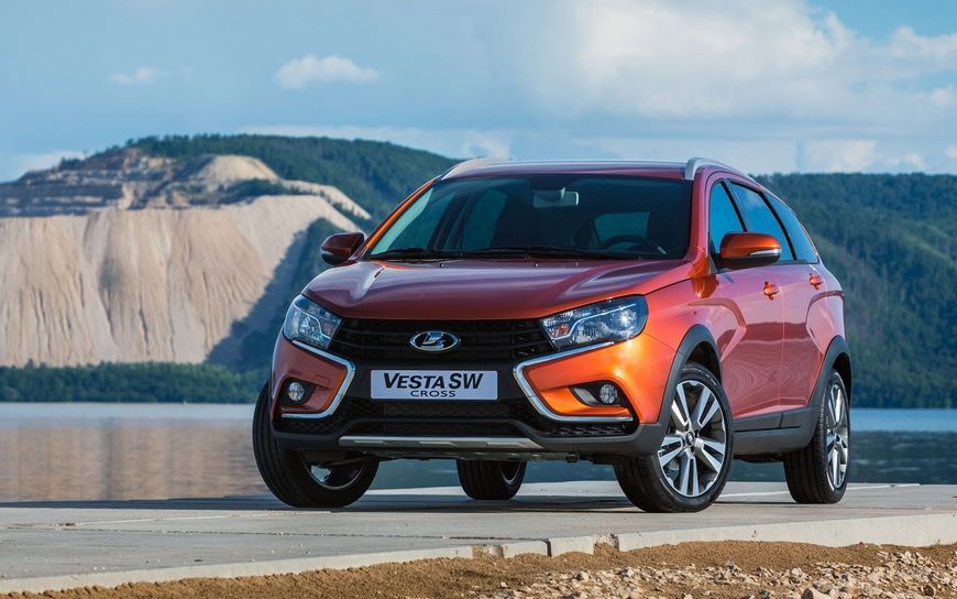 LADA Vesta SW и LADA Vesta SW Cross удостоились национальной премии "ТОП - 5 Авто"