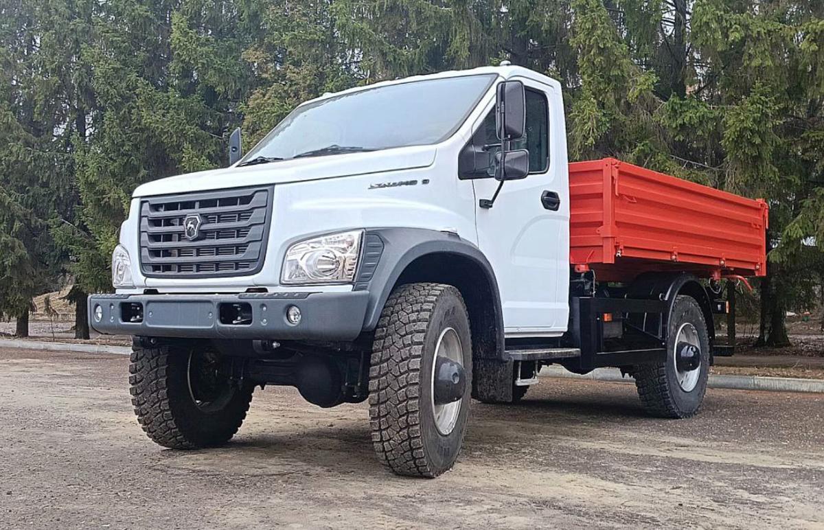 ГАЗ готовит новый самосвал-сельхозник ГАЗ «Садко 9». Авто сняли на фото ГАЗ готовит новый самосвал-сельхозник ГАЗ «Садко 9». Авто сняли на фото