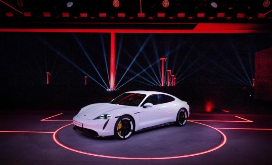 Компания Porsche раскрыла подробности о продажах Taycan в России