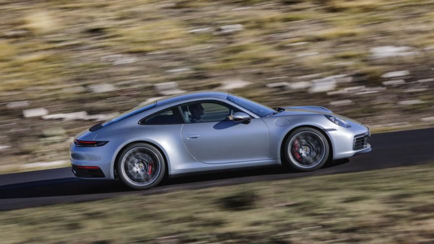 Porsche 911 Carrera S и Carrera 4S обзаведутся механической коробкой передач