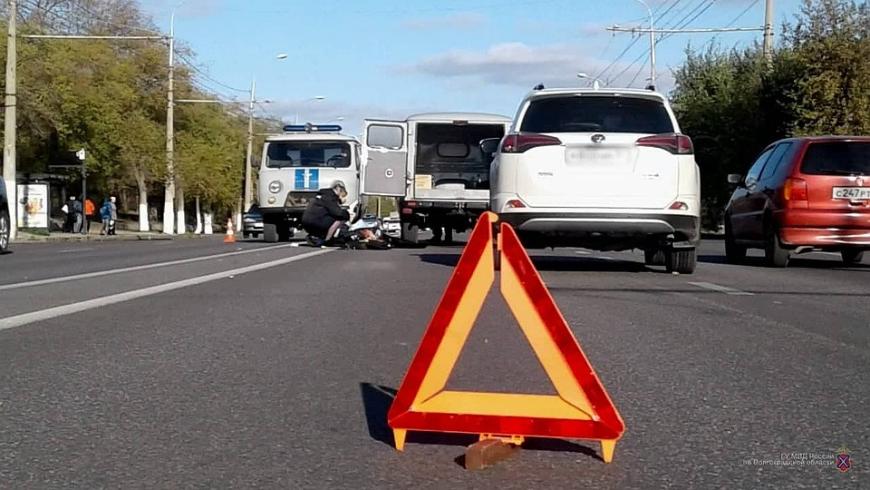 В Волгограде под колесами внедорожника погиб мужчина