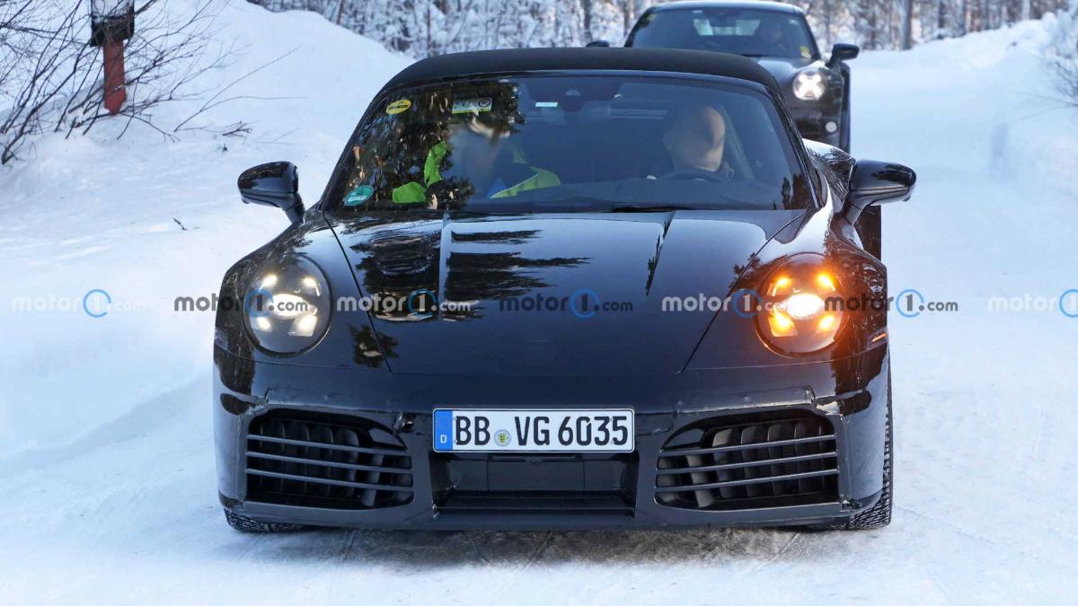 Компания Porsche тестирует прототип обновленного Porsche 911 
