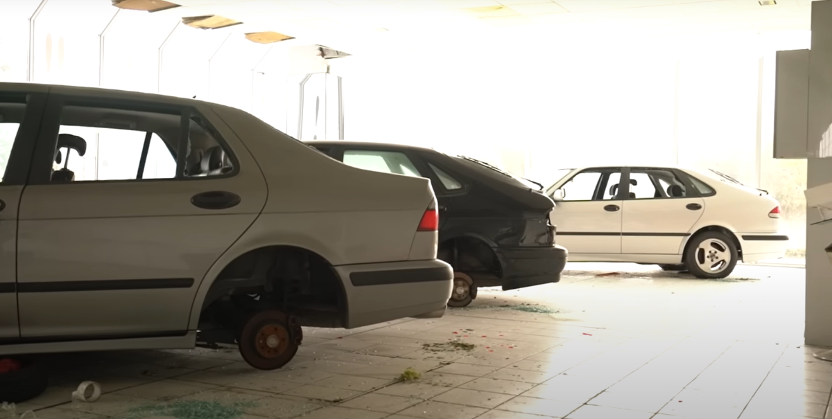 Во Франции обнаружен заброшенный салон с автомобилями Saab