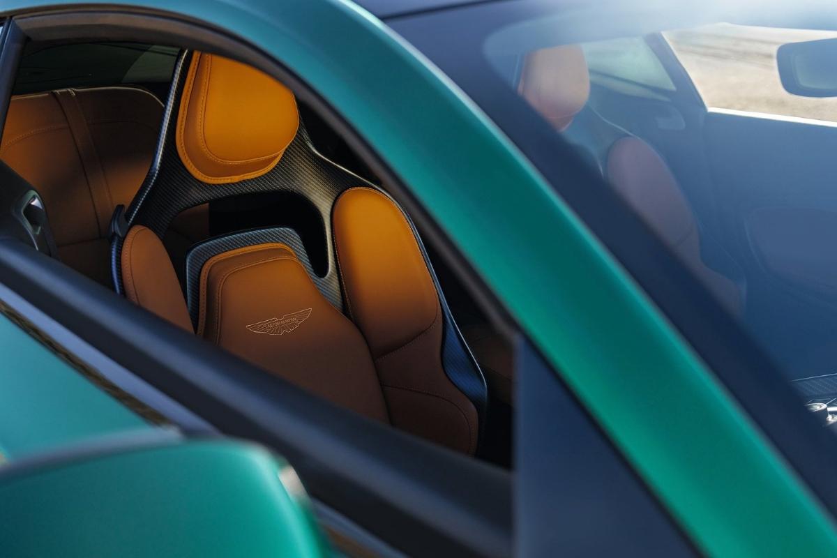 Интерьеры электромобили от Aston Martin будут похожи на салоны от Geely