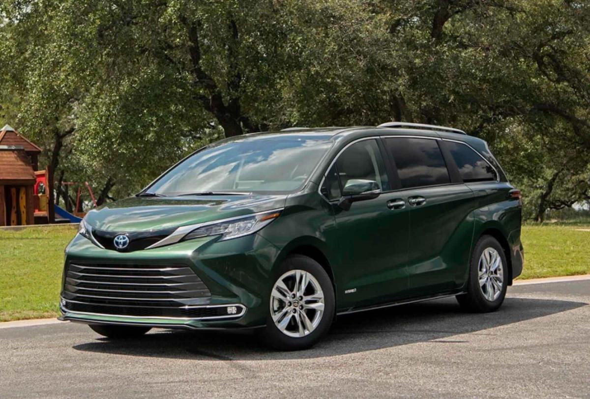 Toyota Sienna: самый надежный минивэн 2025 года по версии J.D. Power можно купить в России