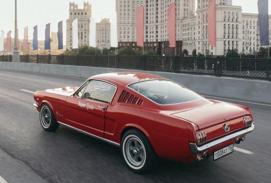 Каршеринг "Яндекса" пополнился двумя Ford Mustang конца 60-х
