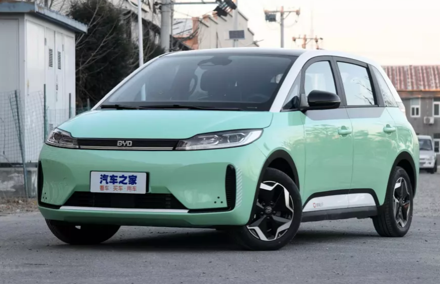 Идеальный электроседан для такси BYD D1 поступил в свободную продажу в КНР 