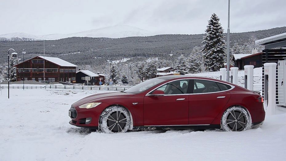 Автомобили Tesla подготовят к сибирским зимам