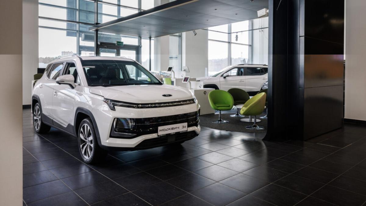 «РГ»: Большинство покупателей бензиновых кроссоверов «Москвич 3» выбирают версию с вариатором