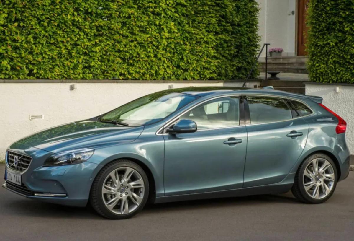 «ЗР» назвал топ-3 лучших подержанных кросс-универсала за 1,8 млн рублей