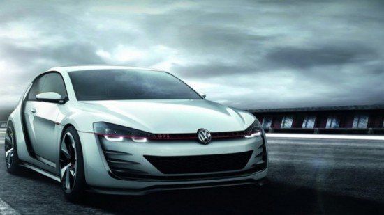 Volkswagen представил сверхмощный Golf GTI на фестивале у озера Вертер-Зее