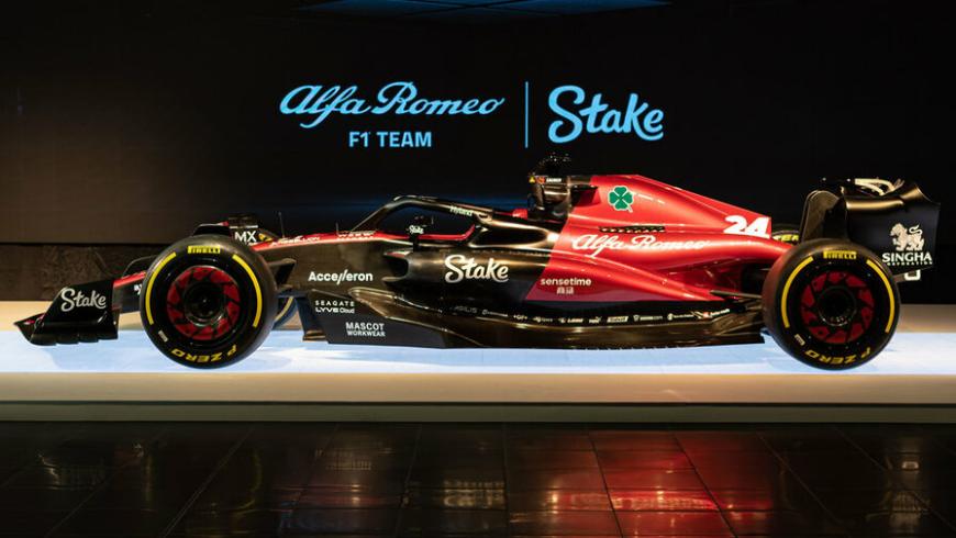 Команда Alfa Romeo выставила на аукцион представленный на сезон 2023 года болид