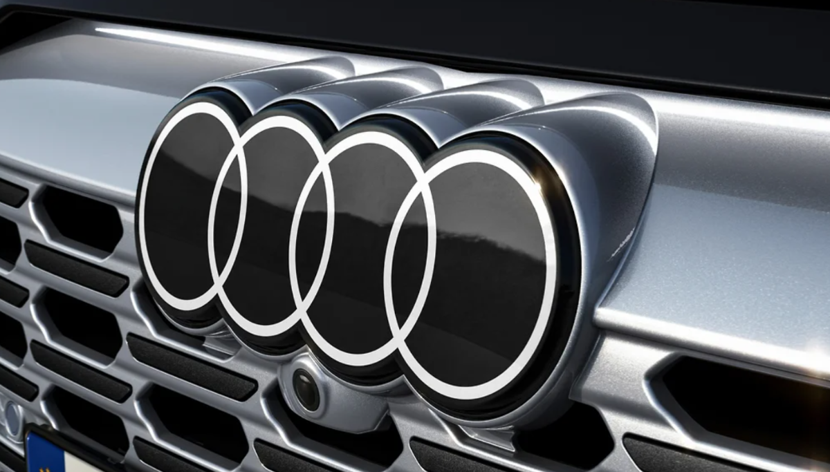 Компания Audi обновила фирменный логотип марки в ноябре 2022 года