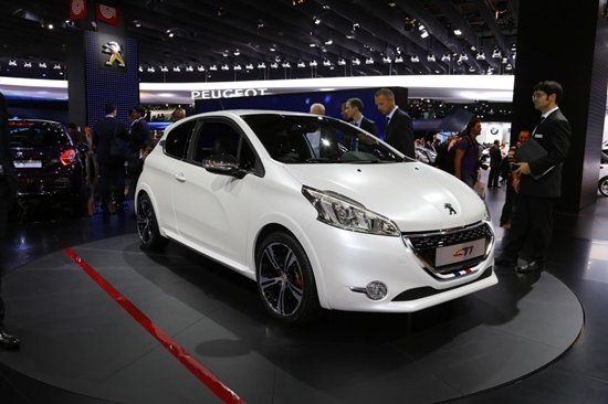 Французы решили запустить Peugeot 208 R в серийное производство