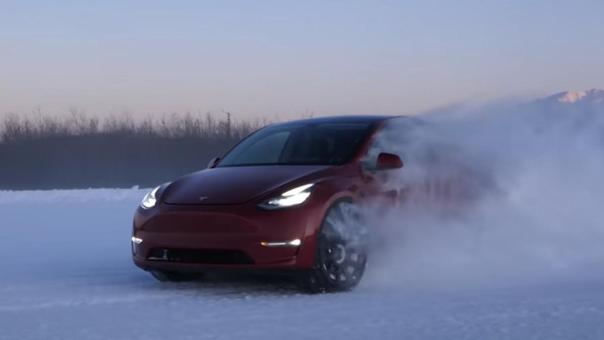 Владельцы новых Tesla Model 3 и Model Y остались без обогрева в разгар зимы 