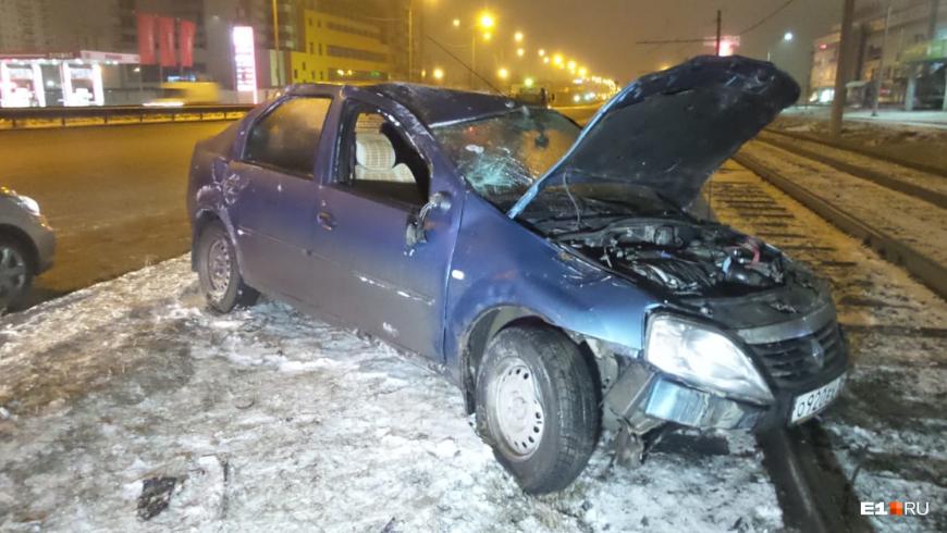 В Екатеринбурге пьяный таксист едва не погубил себя и пассажира