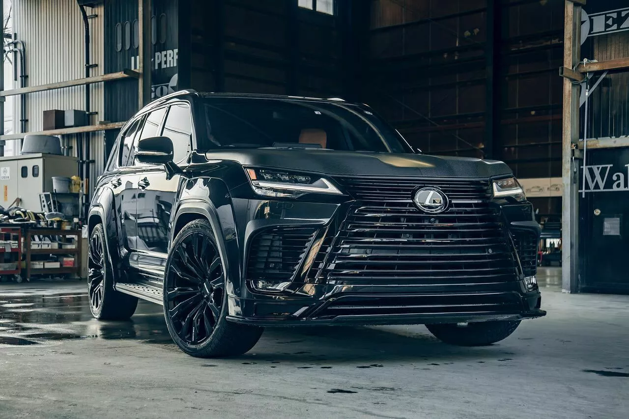 Тюнинг-ателье Liberty Walk представит новый Lexus LX 600 на Токийском  автосалоне в январе 2023 года