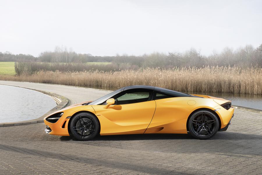 В Брюселле появятся три уникальных McLaren 720S в честь победы марки в Формуле-1