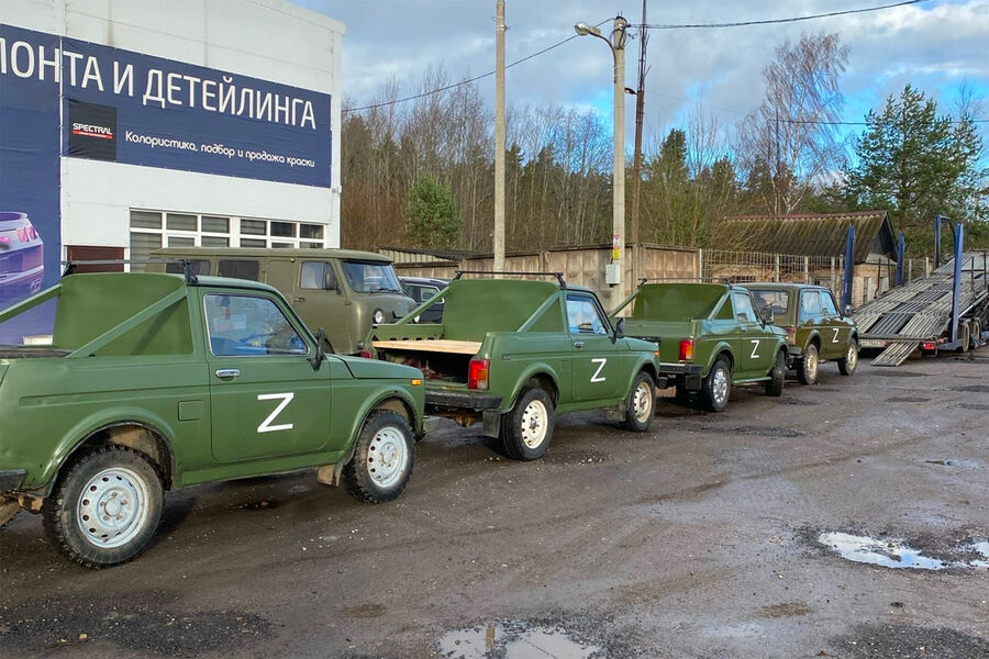 Из Lada Niva с пробегом предприниматель из Ленинградской области организовал выпуск тачанок для армии