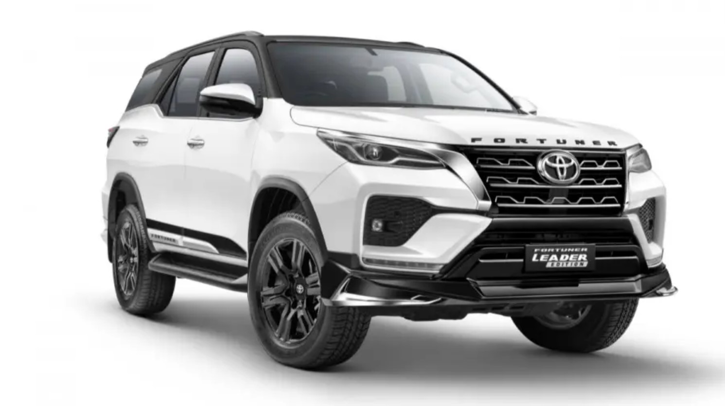 7-местный внедорожник Toyota Fortuner получил обновленную версию