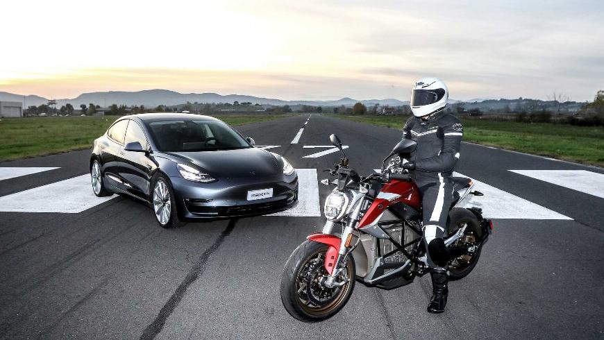Гонка: Tesla Model 3 Performance или электро-мотоцикл Zero SR/F