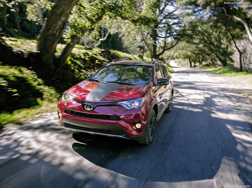 Toyota анонсировала дебют нового поколения RAV4, впервые показав изображение