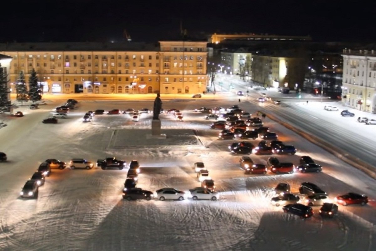 В Северодвинске состоялся флешмоб автомобилисток в честь 23 Февраля