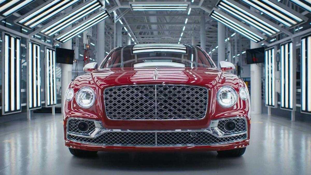 Компания Bentley выпустила оригинальный видеоролик к Рождеству