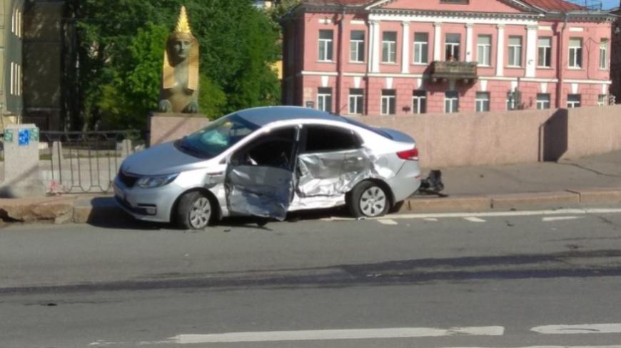 В Санкт-Петербурге две машины попали в серьезное ДТП