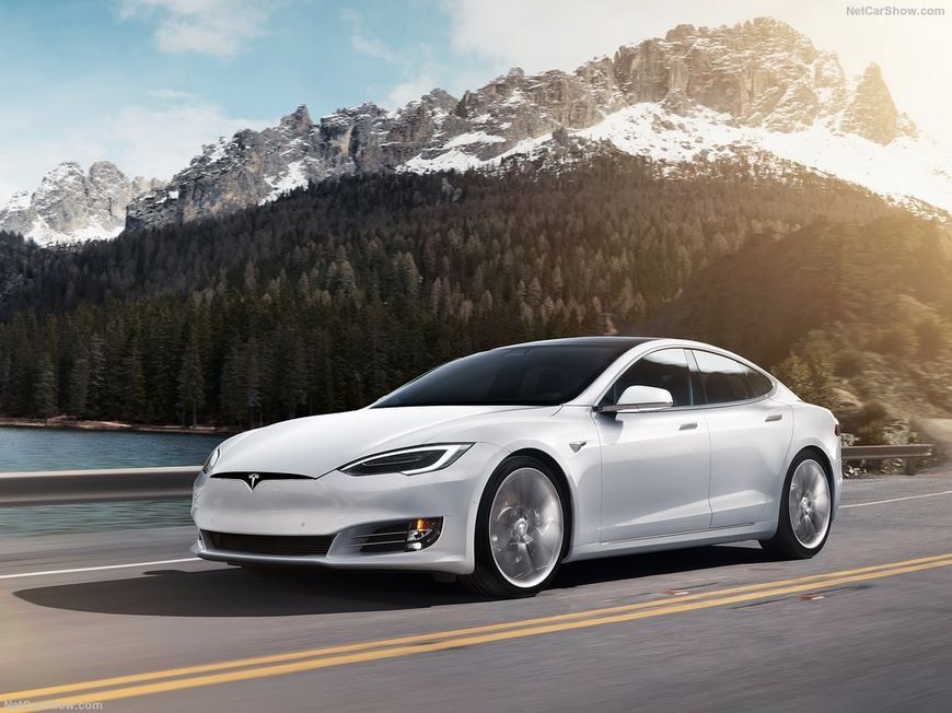 Tesla вынуждена отозвать 123 000 седанов Model S