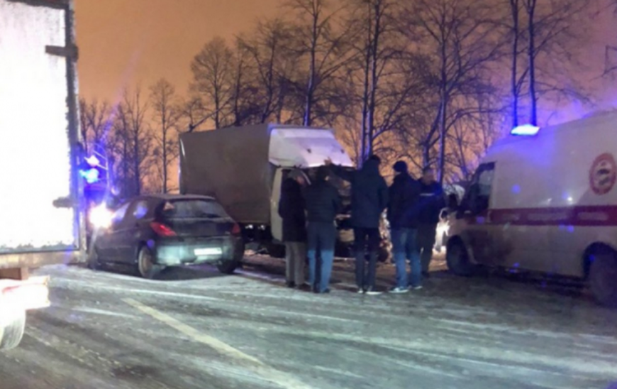 Крупное ДТП на Московском шоссе Петербурга собрало пробку