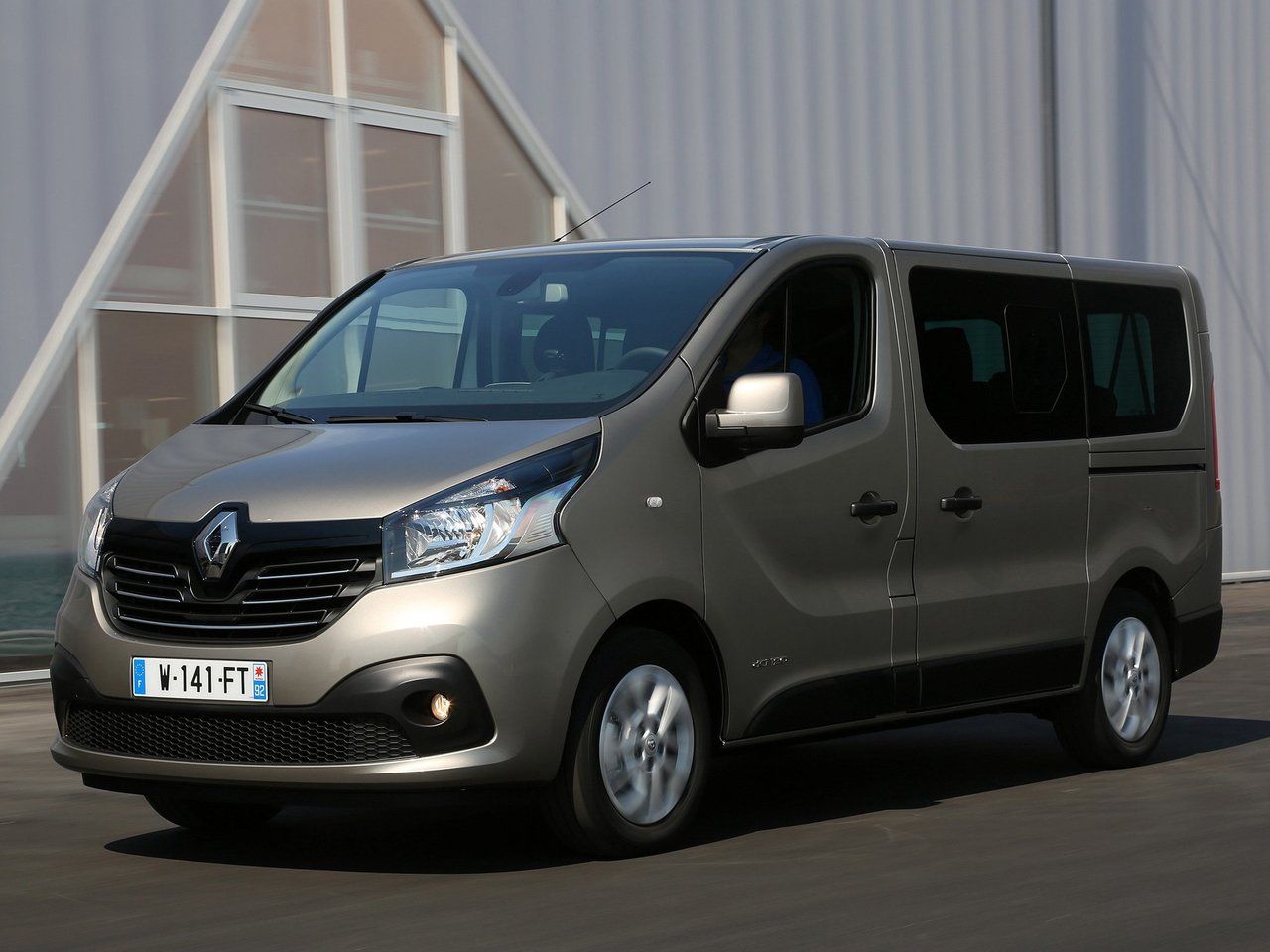 Renault Trafic: поколения, кузова по годам, история модели и года выпуска,  рестайлинг, характеристики, габариты, фото - Carsweek