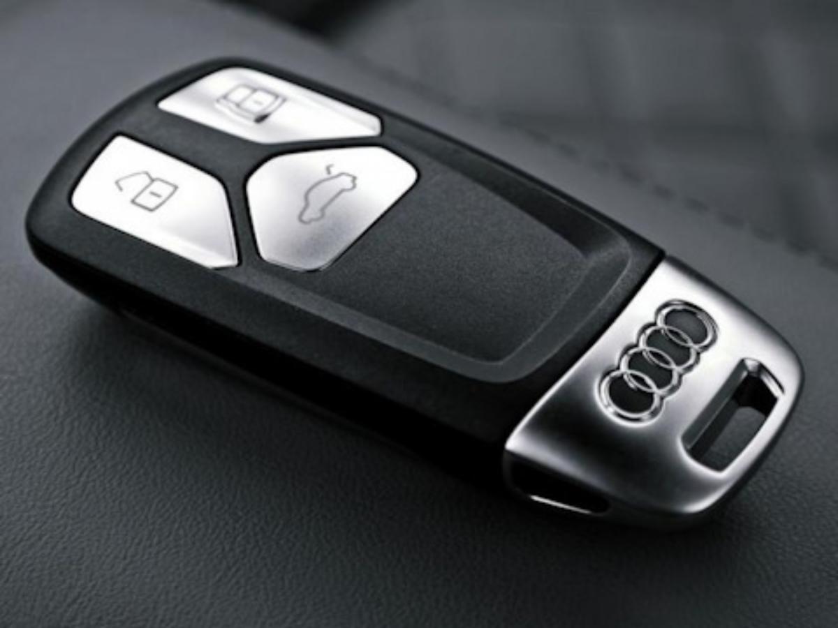 В ГИБДД разъяснили, для чего некоторые водители оборачивают смарт-ключи от авто в фольгу