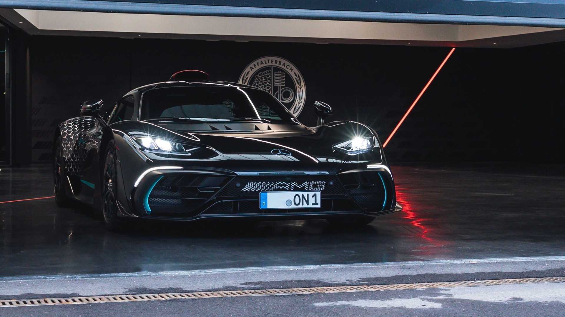 Компания Mercedes-Benz объявила начало поставок Mercedes-AMG One  ограниченного тиража