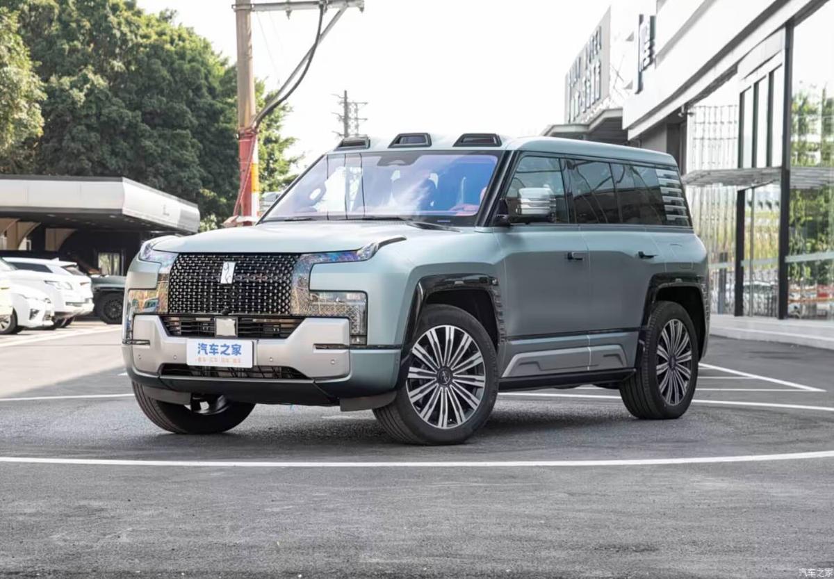 Владельцы Yangwang U8 получили доступ к новым функциям