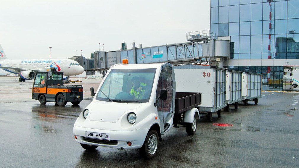 В симферопольском аэропорту протестировали грузовой электрокар 