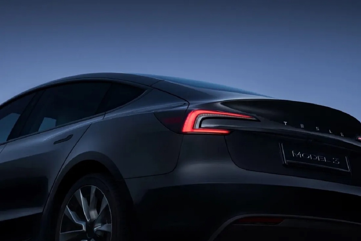 В Сеть утекли подробности о спортивной версии Tesla Model 3