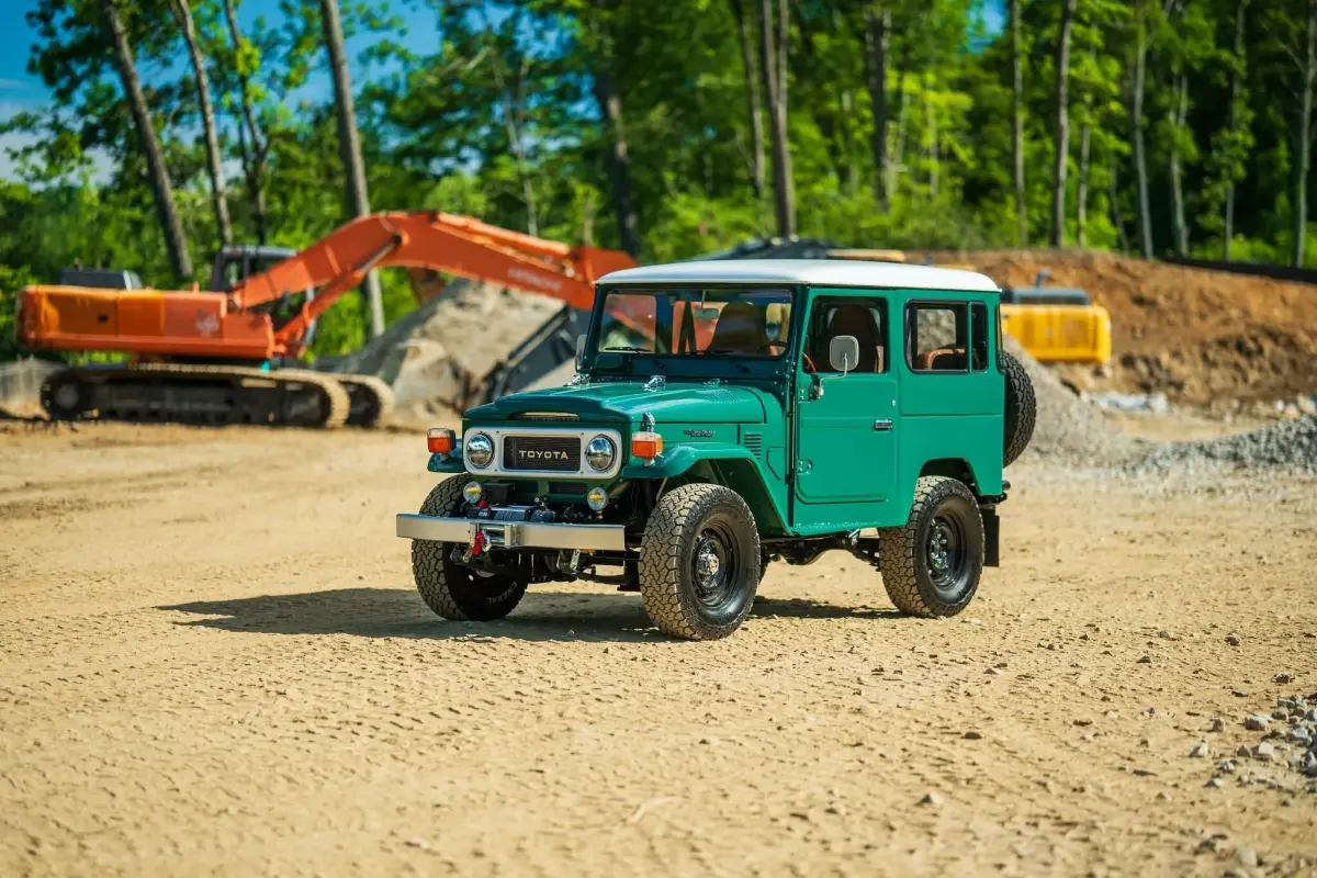 Из ржавого Toyota FJ40 1971 года сделали современный рестомод Из ржавого Toyota FJ40 1971 года сделали современный рестомод