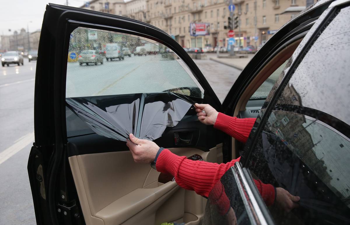 В Госдуму внесли проект о сроках снятия тонировки со стекол машин