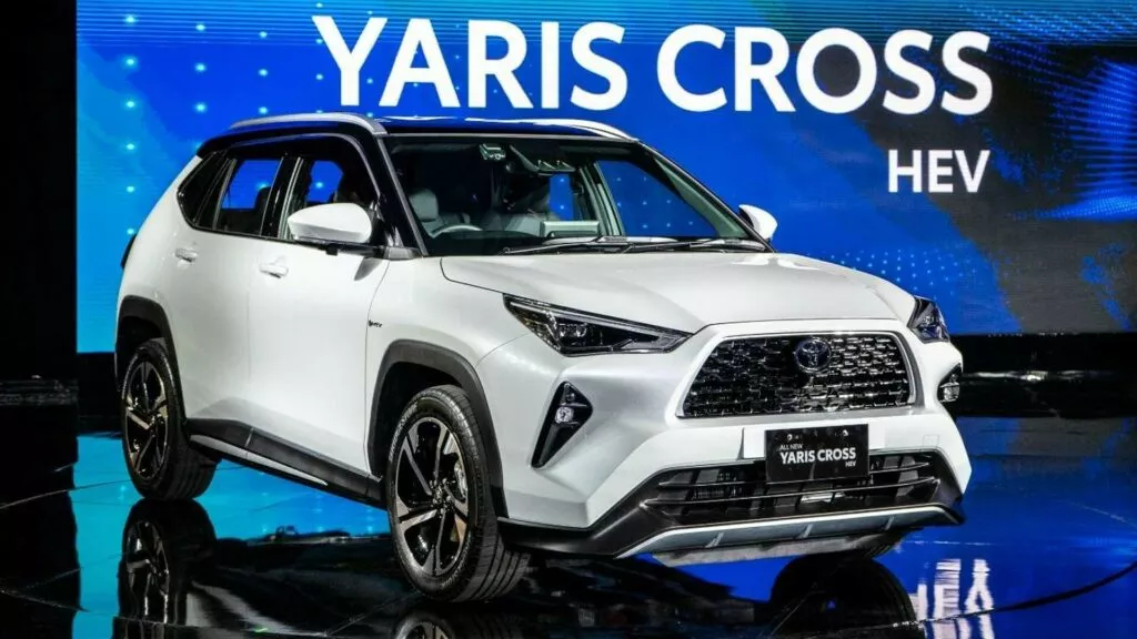 Компания Toyota представила новую Toyota Yaris Cross с внешностью Highlander в Индонезии