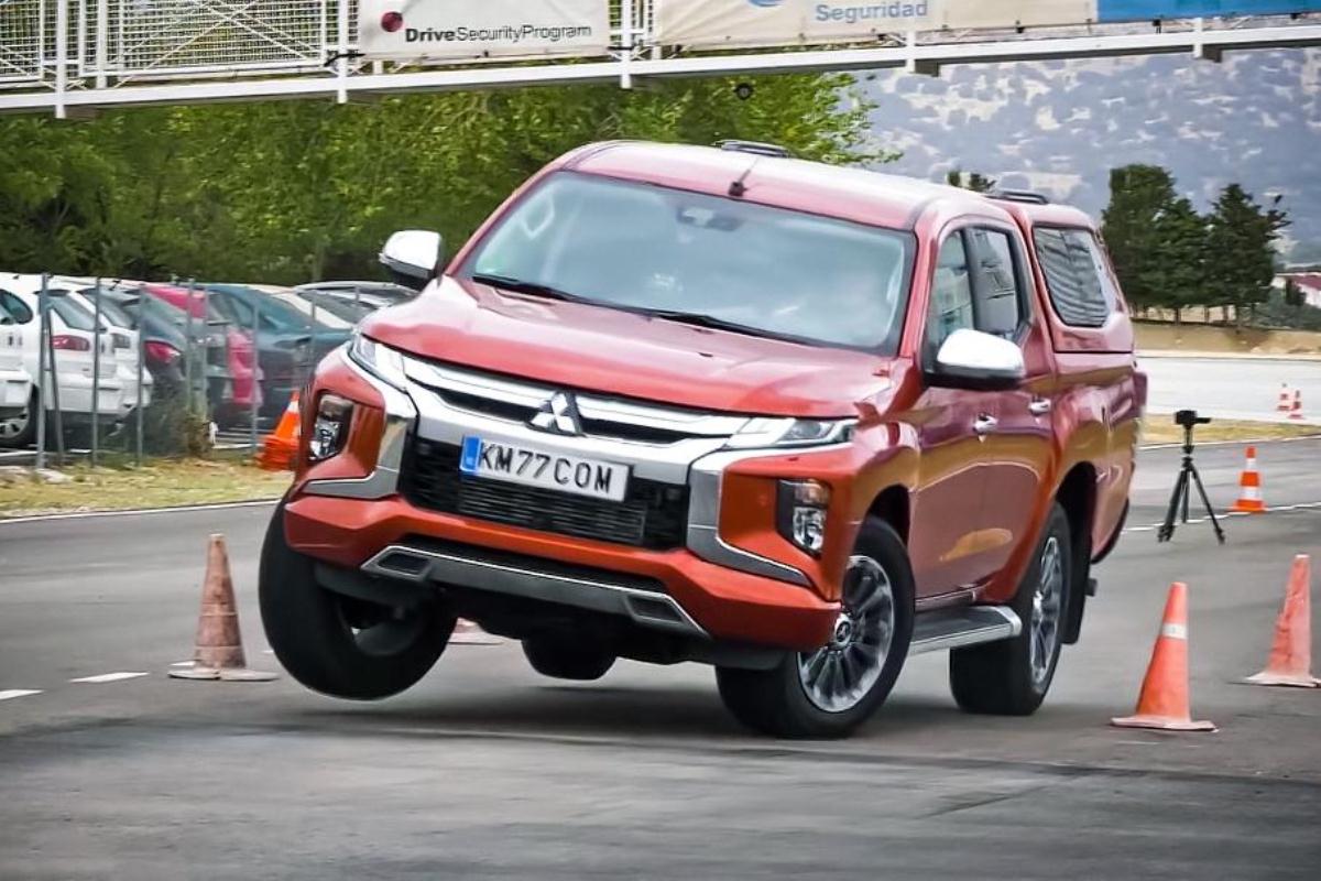 Пикап Mitsubishi L200 не смог пройти «лосиный тест»