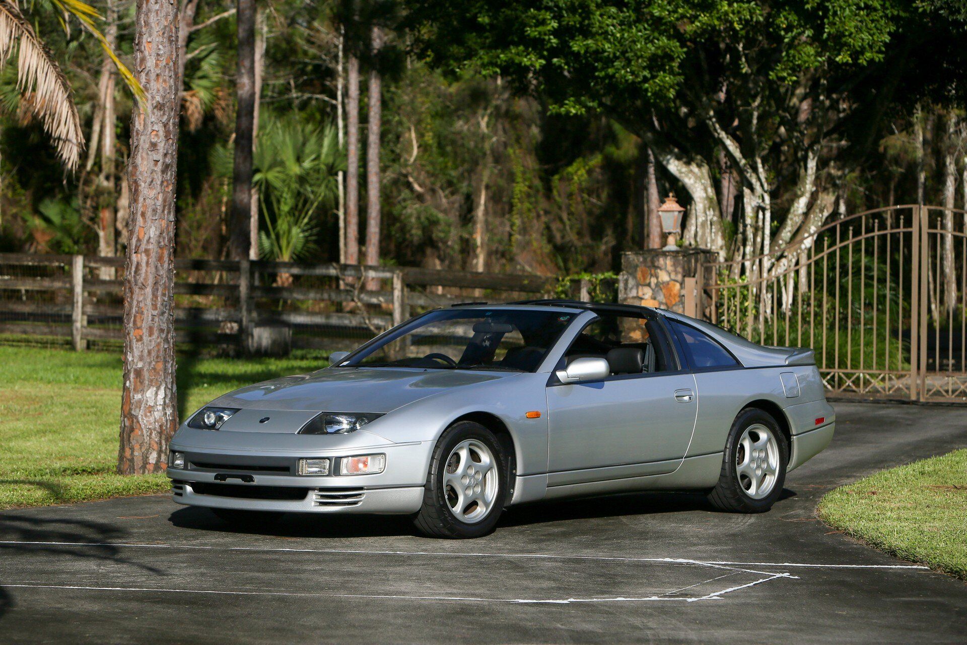 В продаже появился 30-летний Nissan 300ZX с маленьким пробегом