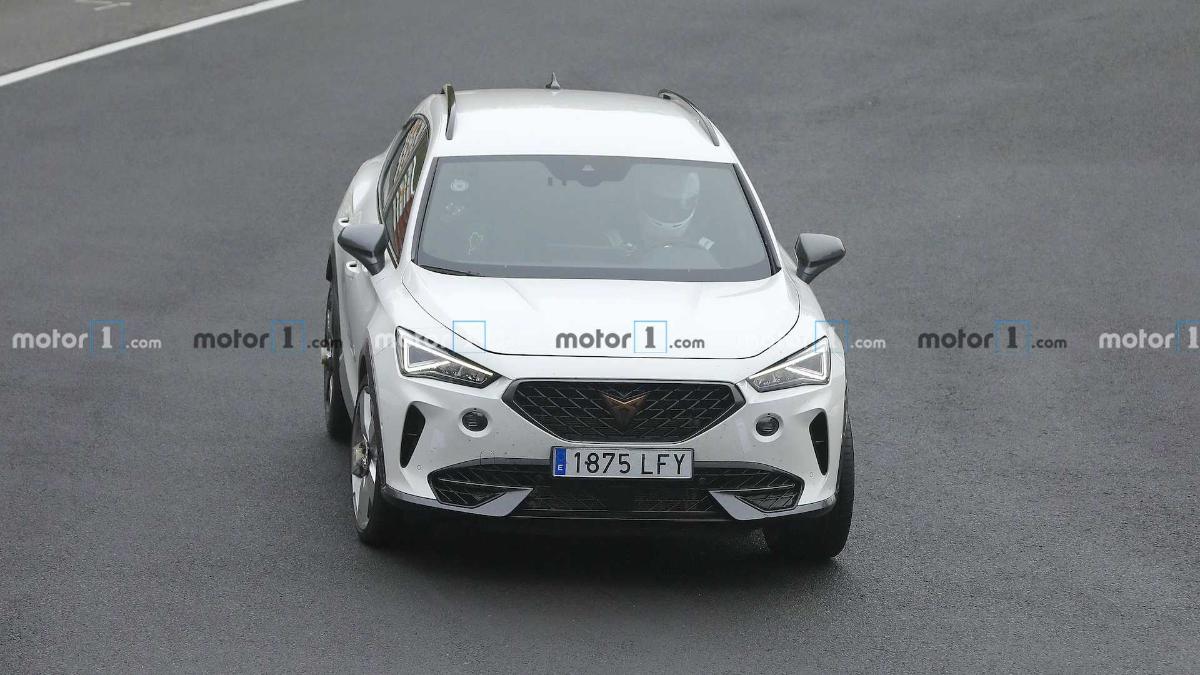 На тизере показали "заряженный" кроссовер Cupra Formentor VZ5 