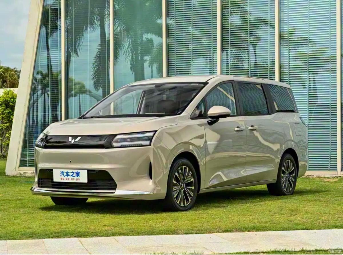 Семиместный минивэн за 1,2 млн рублей: в Китае запускают крутой семейный автомобиль 