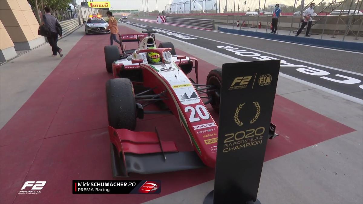 Мик Шумахер завоевал титул чемпиона в Формуле-2, финальную гонку сезона выиграл Джехан Дарувала